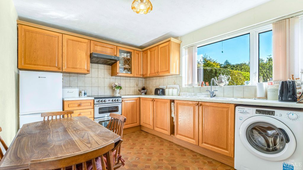 Property photo 2 of 19 5061493