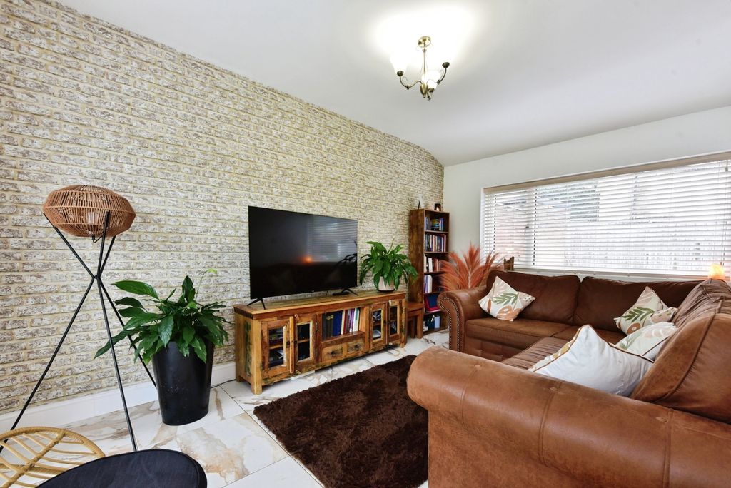 Property photo 2 of 20 Pbox-Img.Jpg