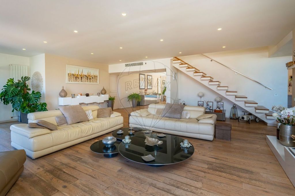 Property photo 2 of 48