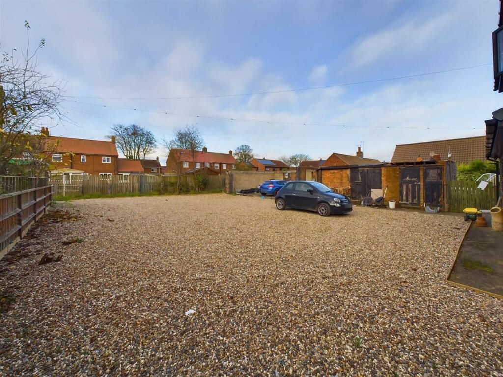 Property photo 3 of 16 Driveway