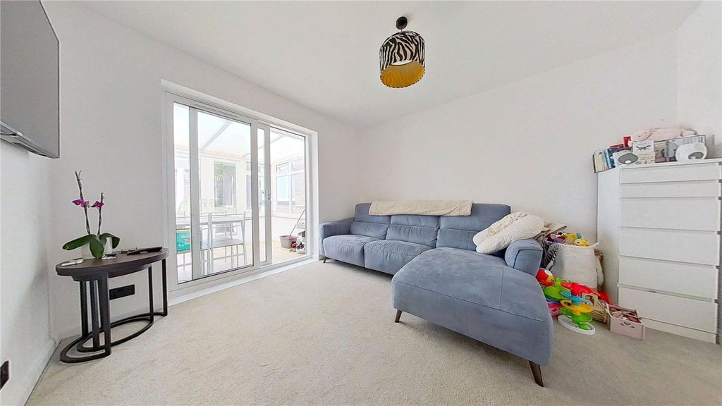 Property photo 3 of 12 Picture No. 02