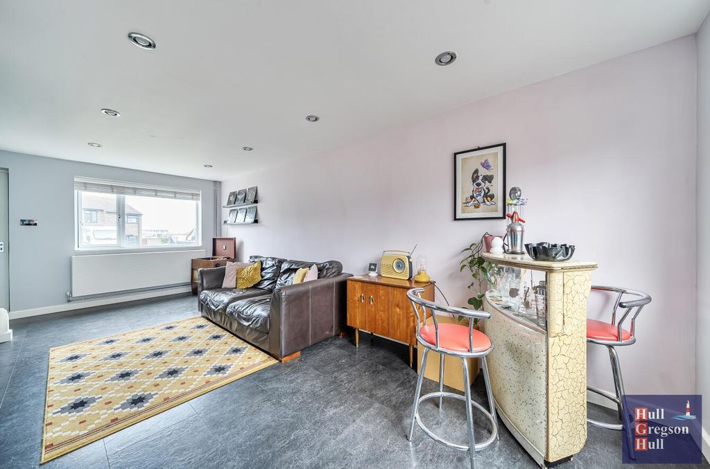 Property photo 3 of 21 38c5Dfe5-56c8-48Aa-A4E0-956B43d649c3.Jpg