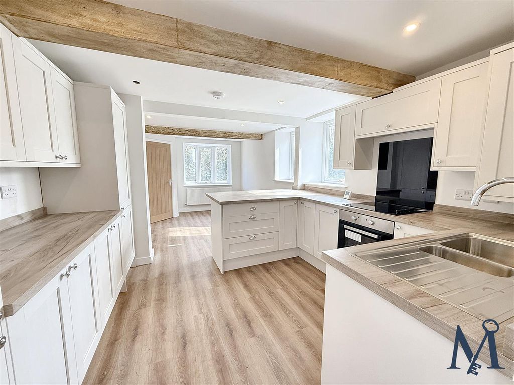 Property photo 2 of 25 Kitchen