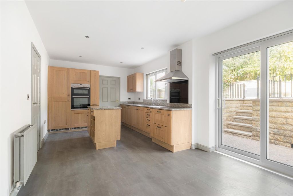 Property photo 3 of 27 Untitled (10 Of 27).Jpg