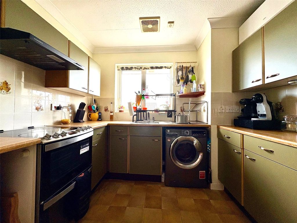 Property photo 2 of 11 Picture No. 12