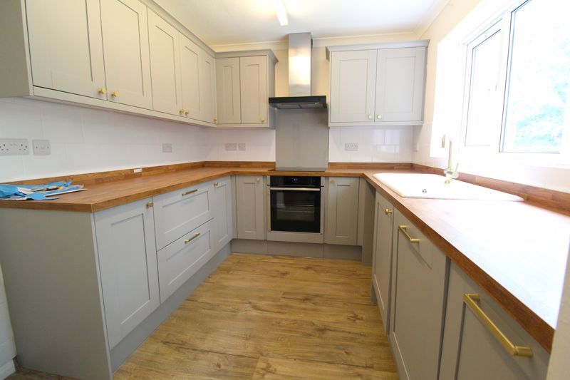 Property photo 2 of 12 Kitchen