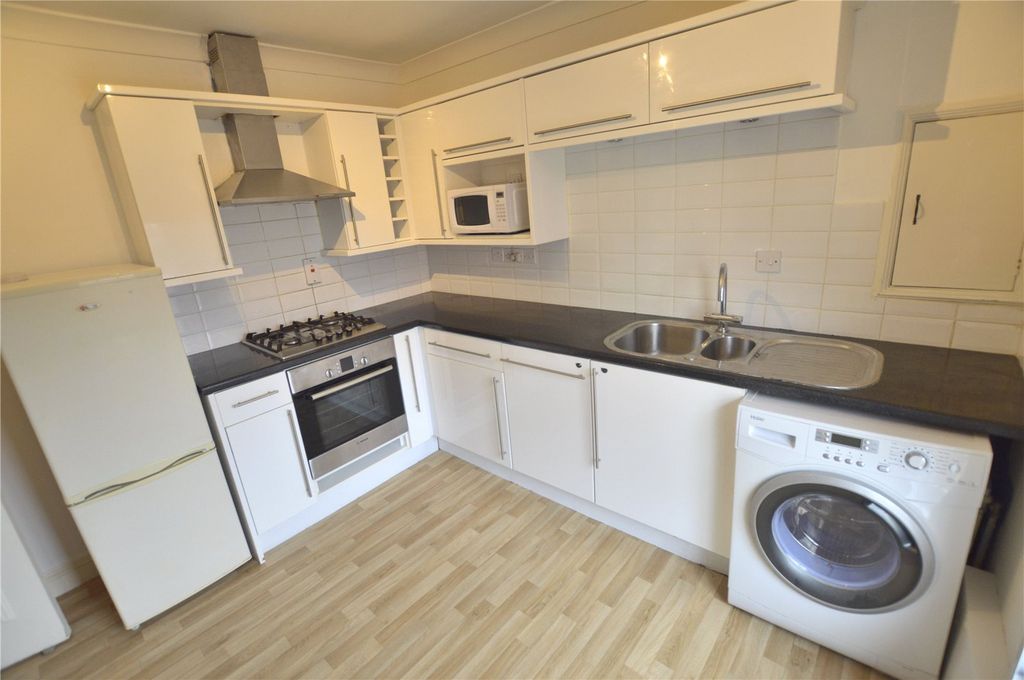 Property photo 3 of 7 Kitchen