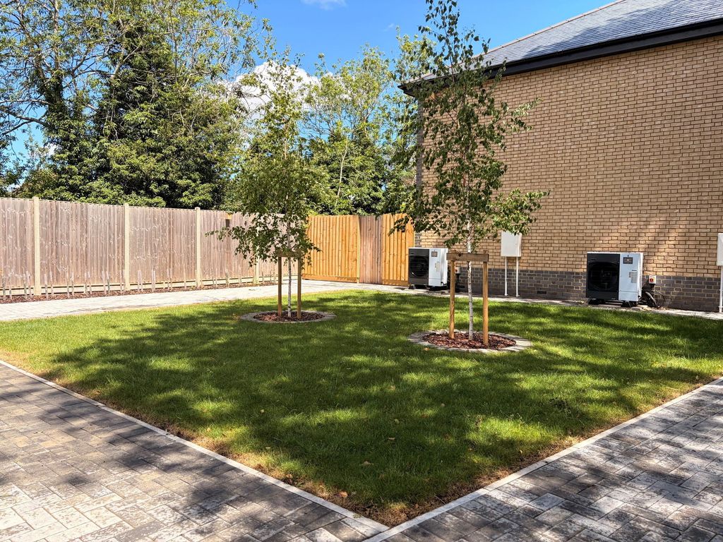 Property photo 3 of 13