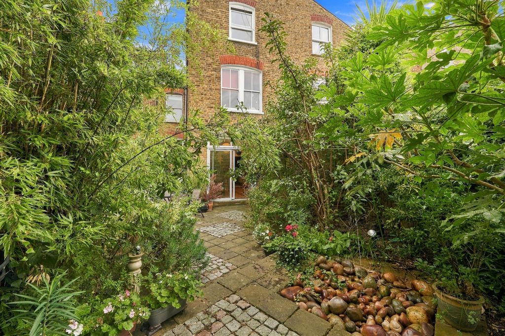 Property photo 2 of 17 Picture No. 14