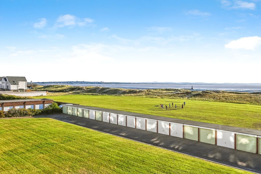 Property photo 2 of 14 Photo