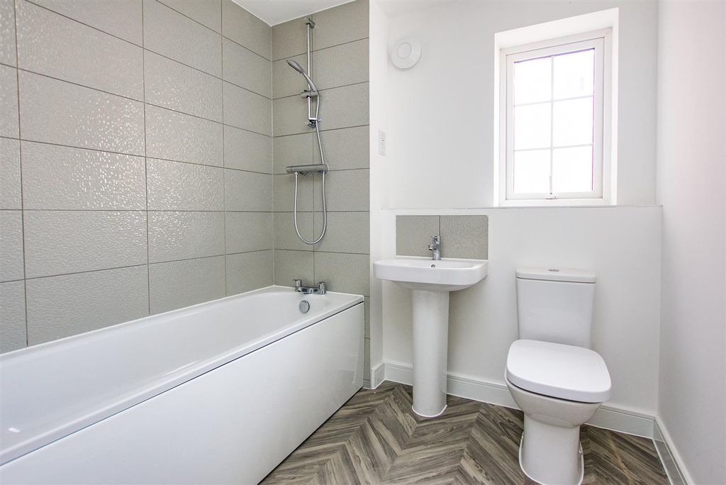 Property photo 2 of 8 Bathroom