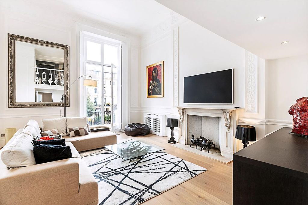 Property photo 1 of 32 Living Room