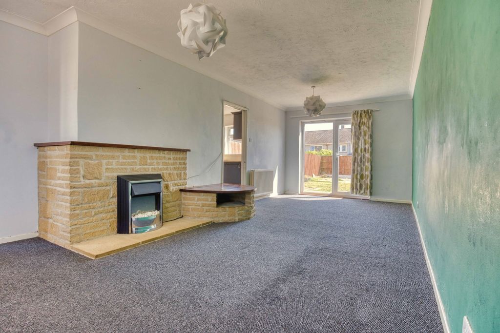 Property photo 3 of 12 Ewemove Taunton - Adcombe Road (3)
