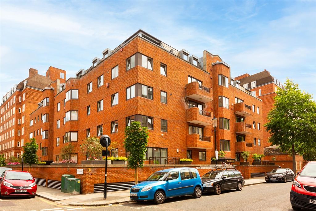 Property photo 1 of 7 3 Byron Court, 10 Elystan Street, Sw3 3Nx-Ext3.Jpg