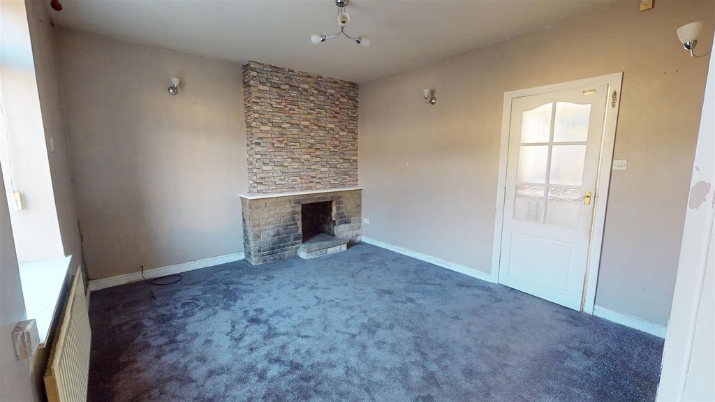 Property photo 2 of 7 Living Room