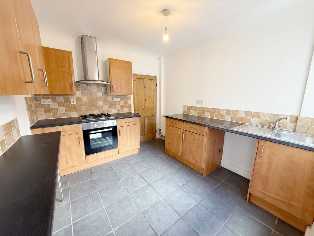 Property photo 3 of 9 Kitchen