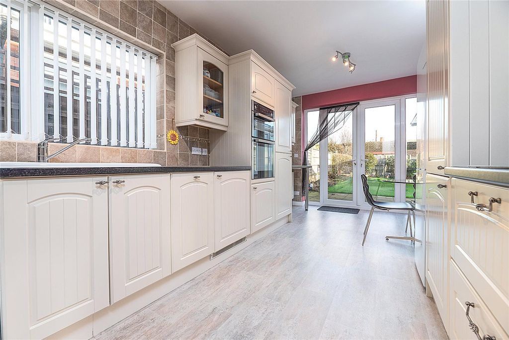 Property photo 2 of 36 Picture No. 14