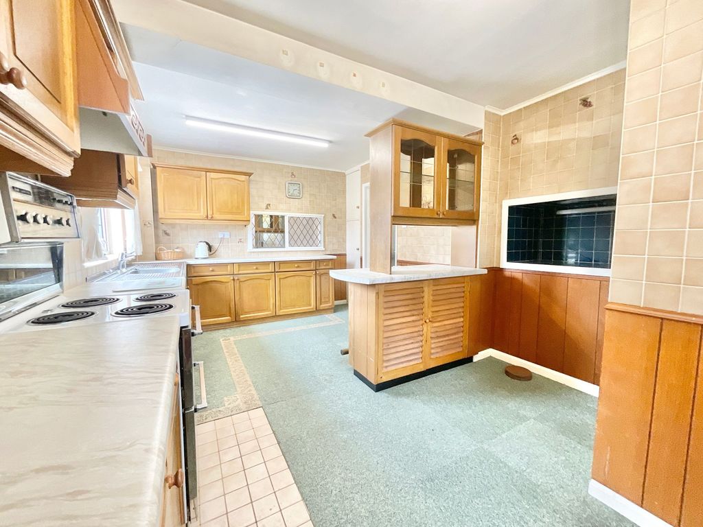 Property photo 2 of 35