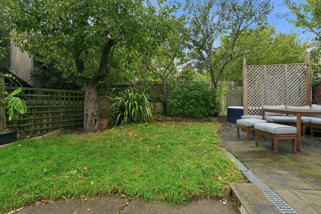 Property photo 2 of 23