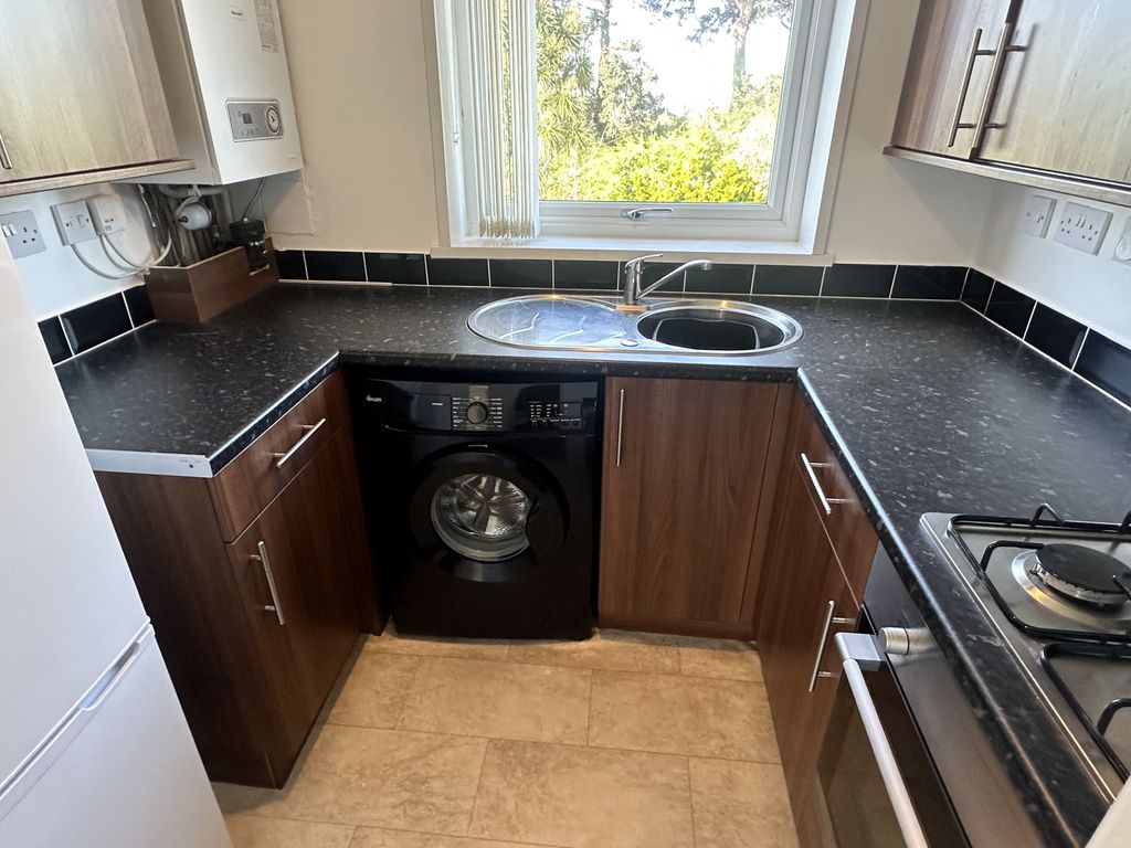 Property photo 3 of 8 Image00009