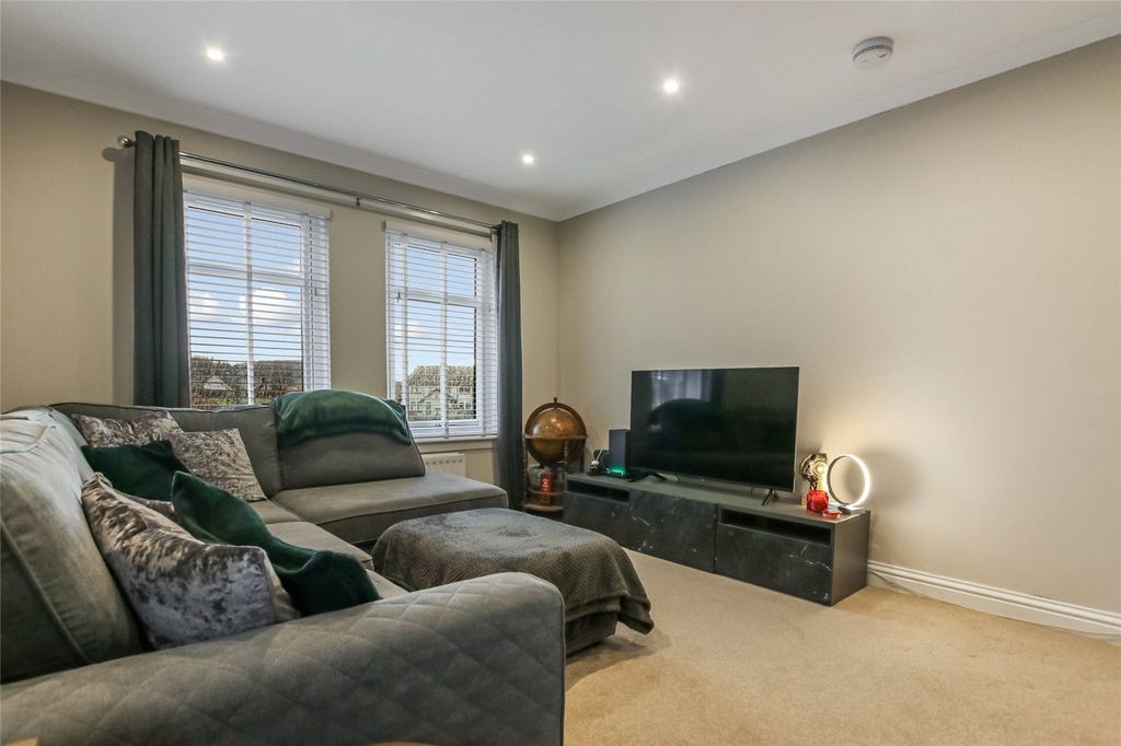 Property photo 3 of 21 Picture No. 05