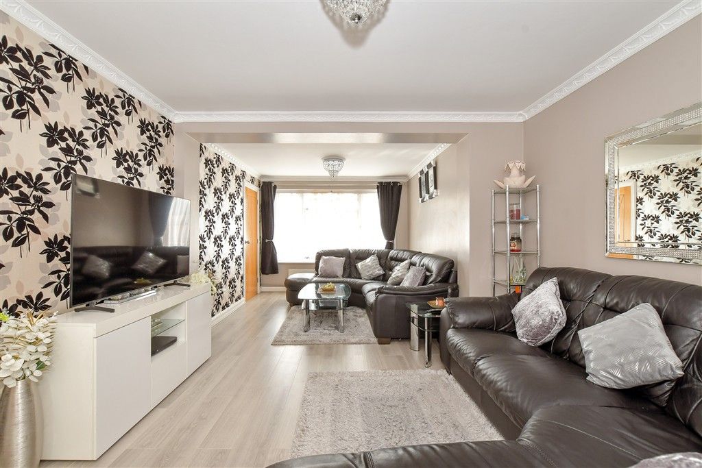 Property photo 1 of 13 Lounge