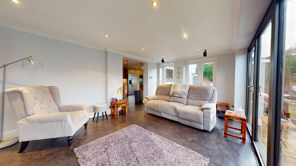 Property photo 3 of 28 4767296