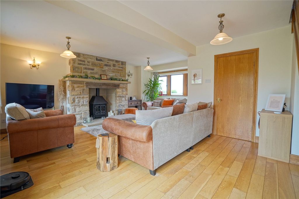 Property photo 2 of 18 Picture No. 12