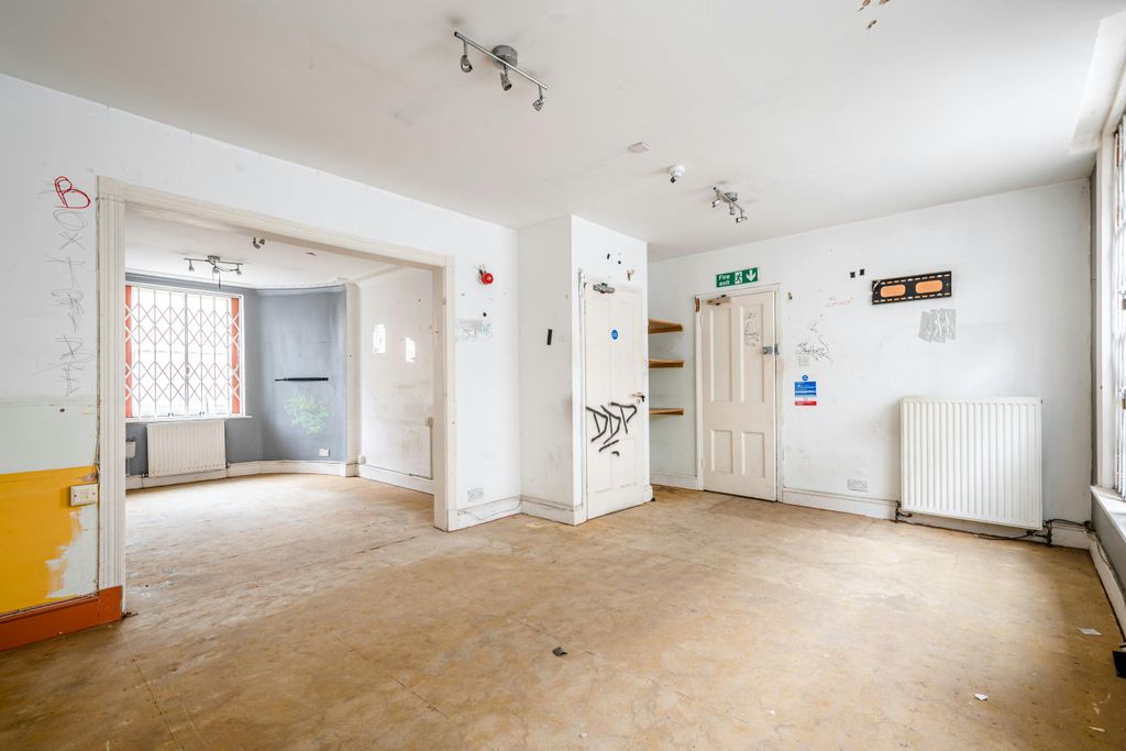 Property photo 3 of 7 Hackney Grove  Low Res 1.Jpg