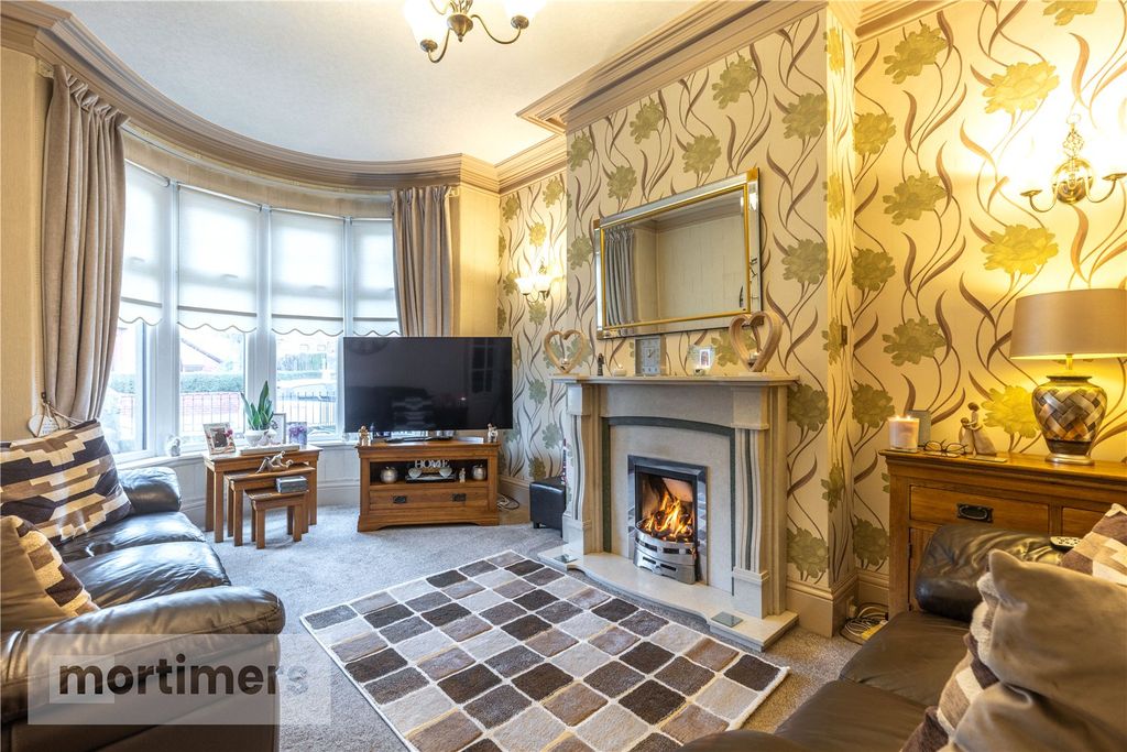 Property photo 3 of 21 Living Room