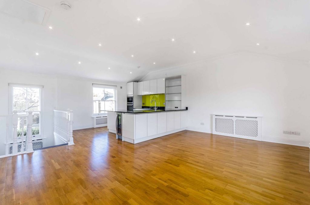 Property photo 2 of 8