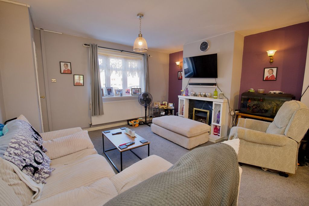 Property photo 3 of 13