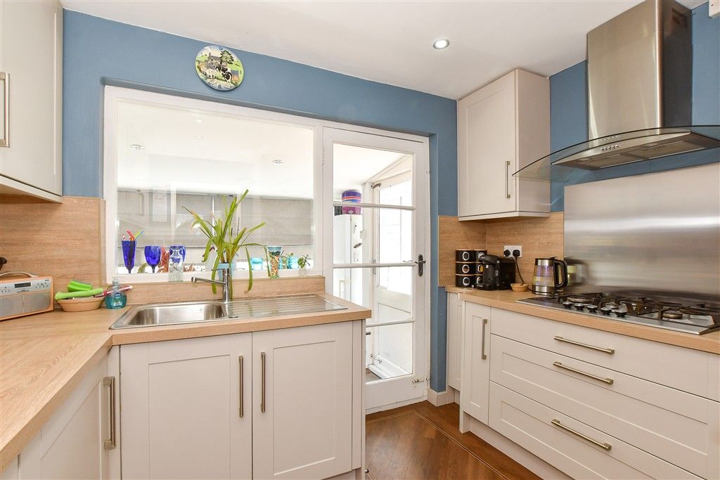 Property photo 3 of 16 Kitchen