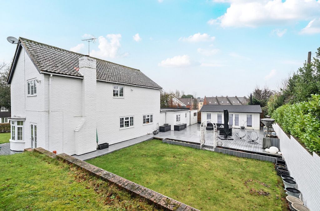 Property photo 2 of 18