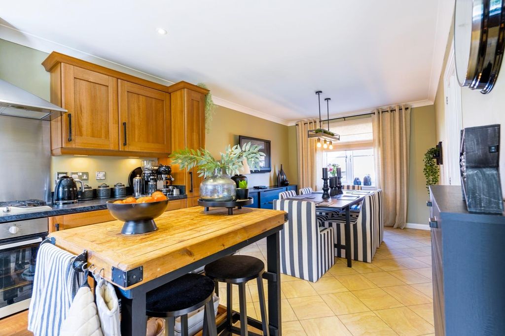 Property photo 3 of 13 Kitchen / Diner