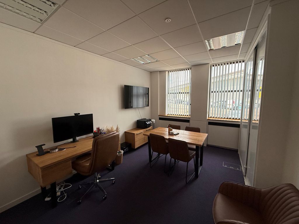 Property photo 2 of 6 Office