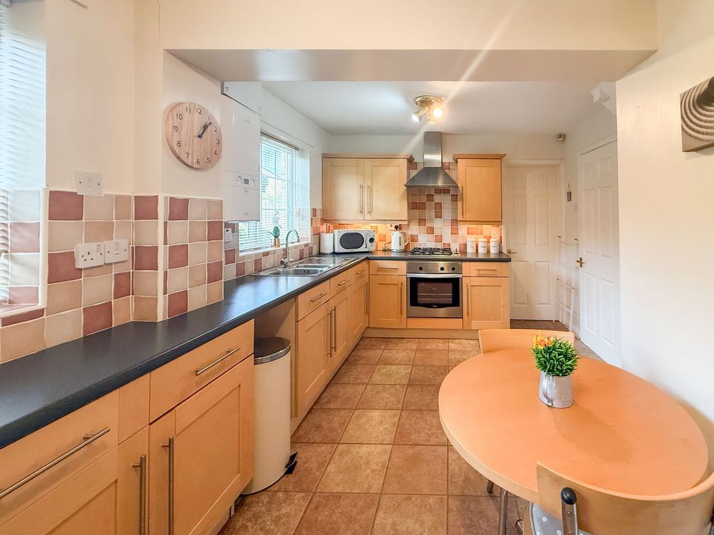 Property photo 3 of 11 Kitchen