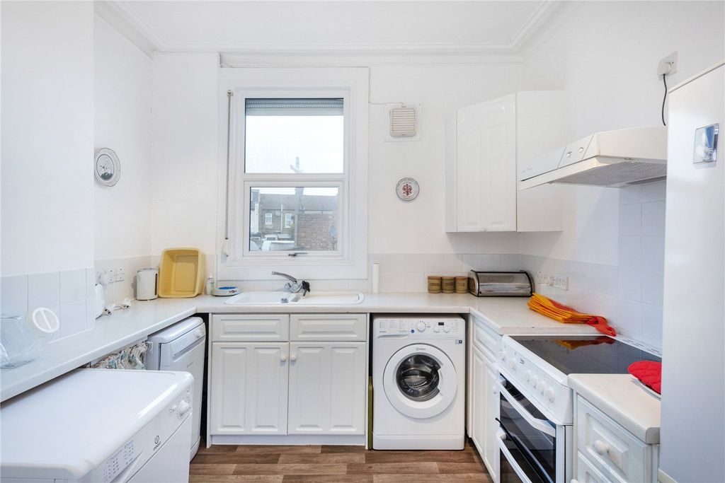 Property photo 3 of 8 Kitchen