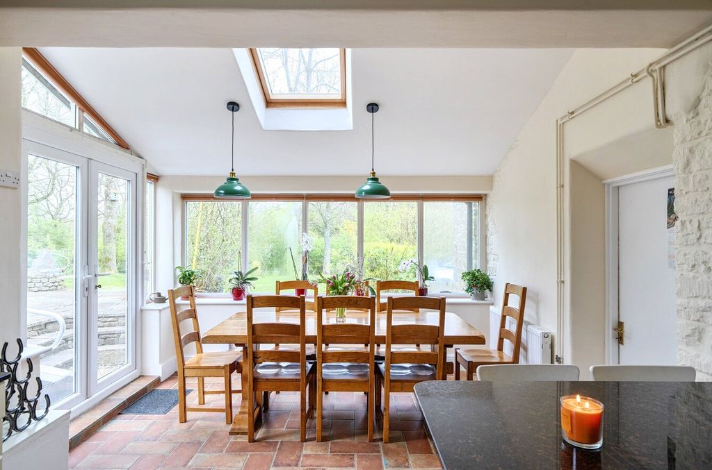 Property photo 3 of 18 Kitchen/Dining Room
