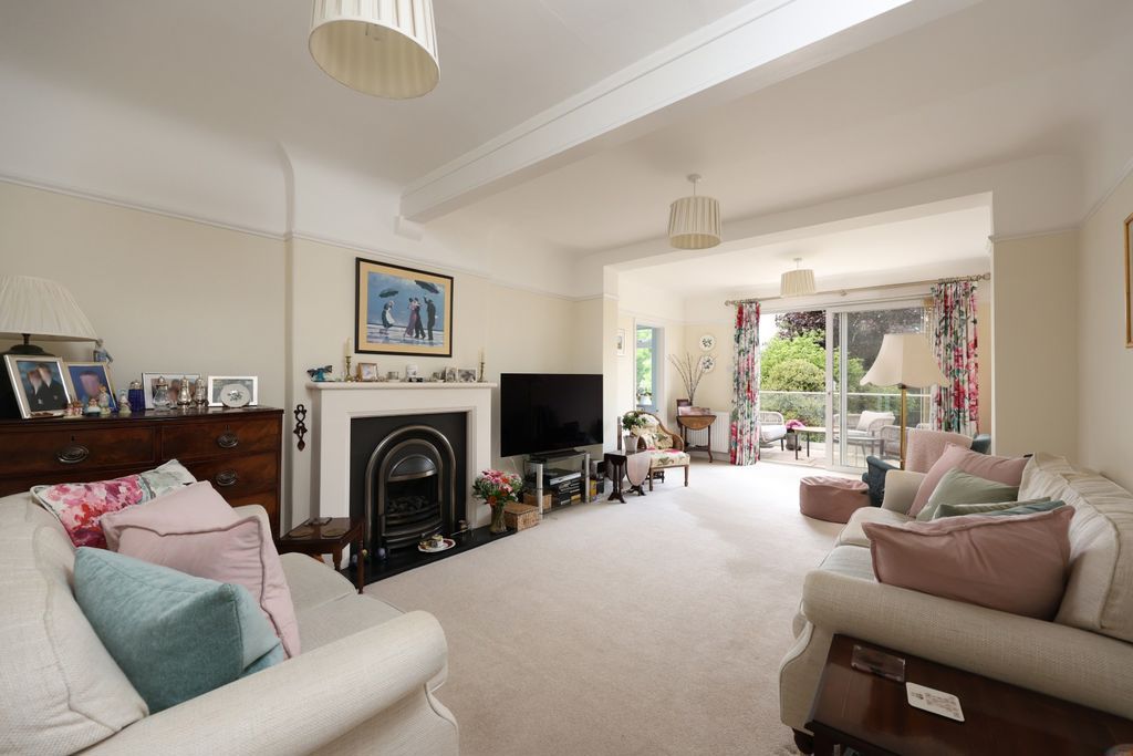 Property photo 3 of 16 Sitting Room