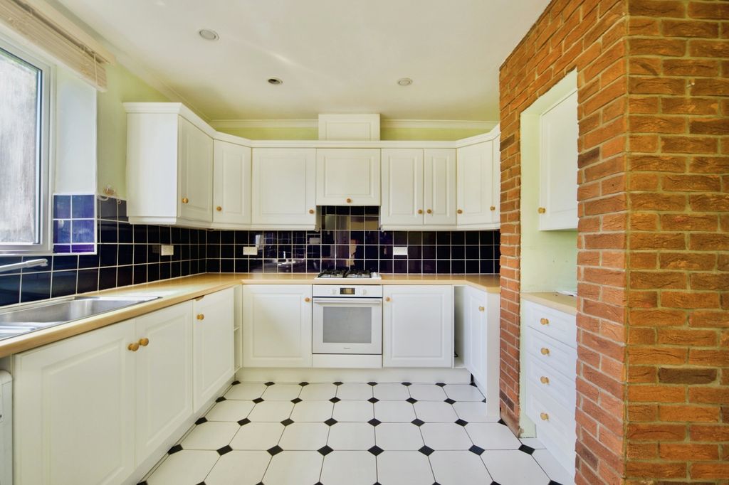 Property photo 3 of 19 Pbox-Img.Jpg