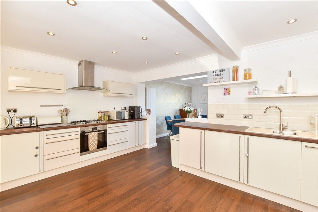 Property photo 2 of 18 Kitchen