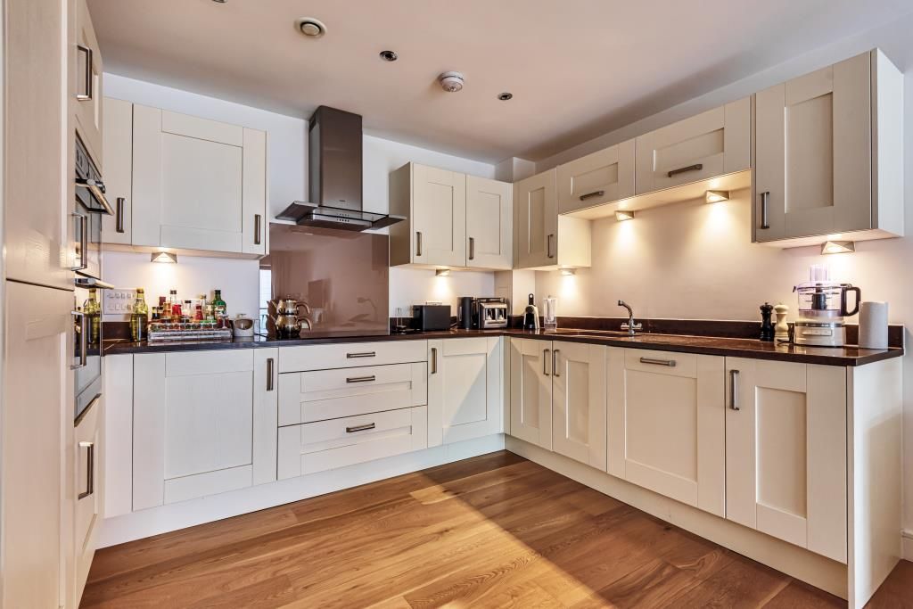 Property photo 2 of 10 Kitchen