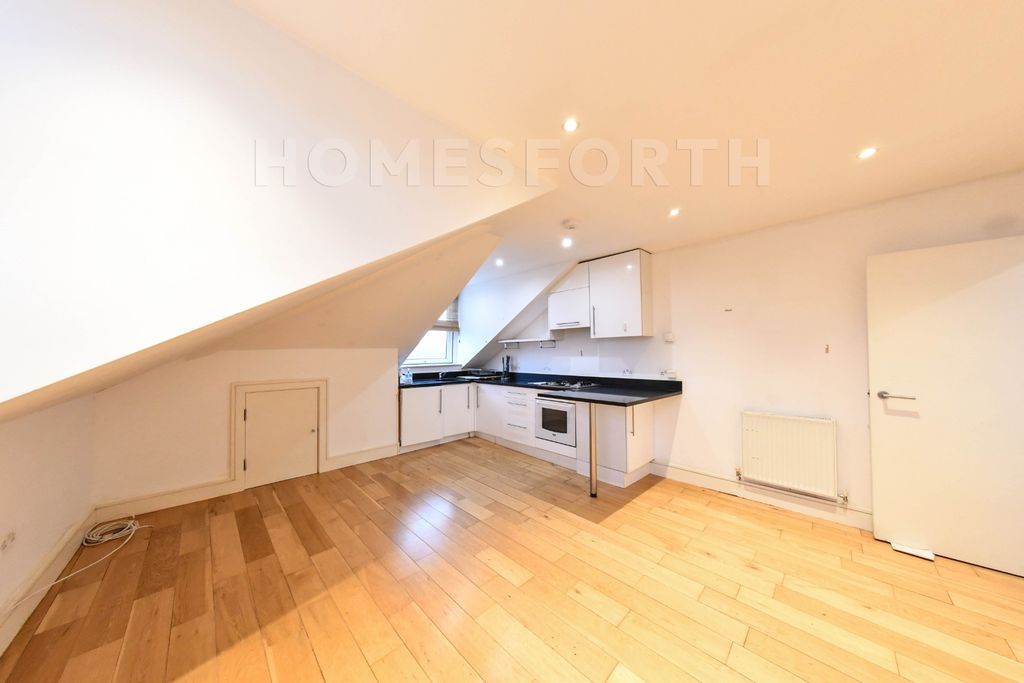 Property photo 1 of 11 Photo 7