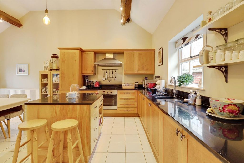 Property photo 3 of 27