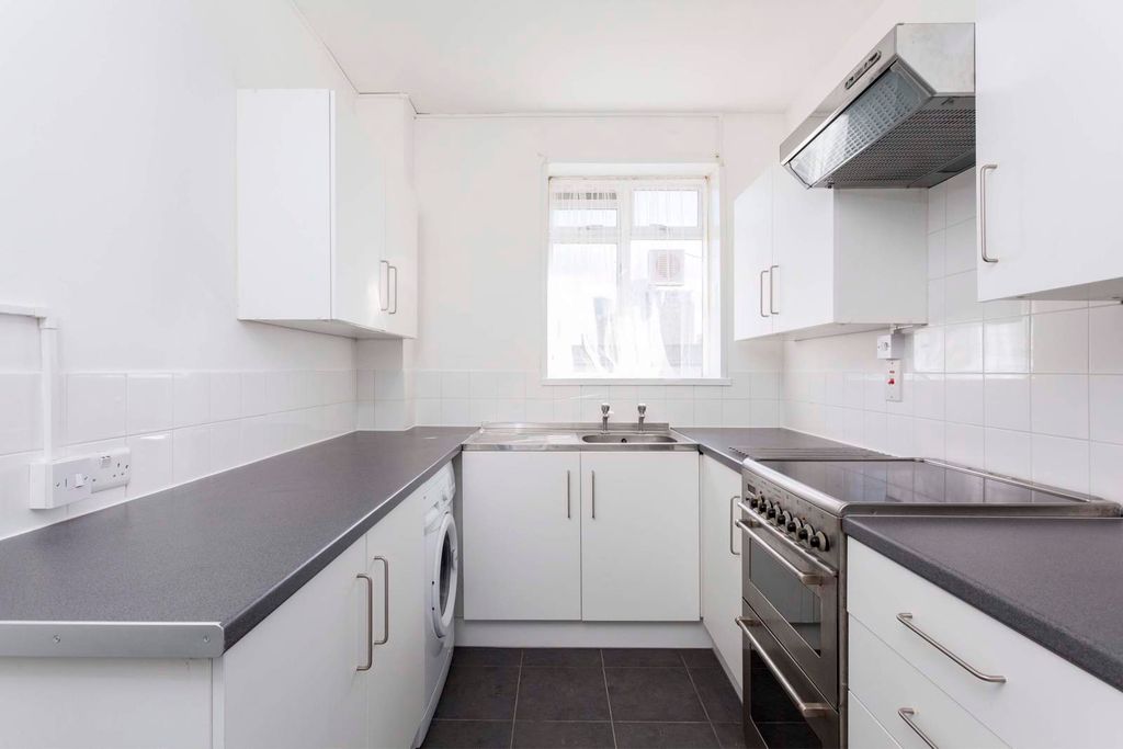 Property photo 1 of 11 Kitchen