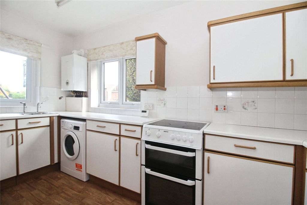 Property photo 2 of 7 Fitted Kitchen