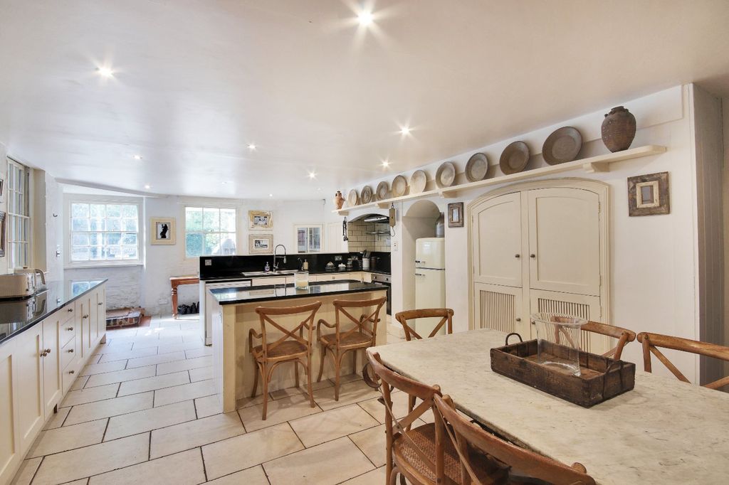 Property photo 2 of 17 Kitchen/Breakfast Rm