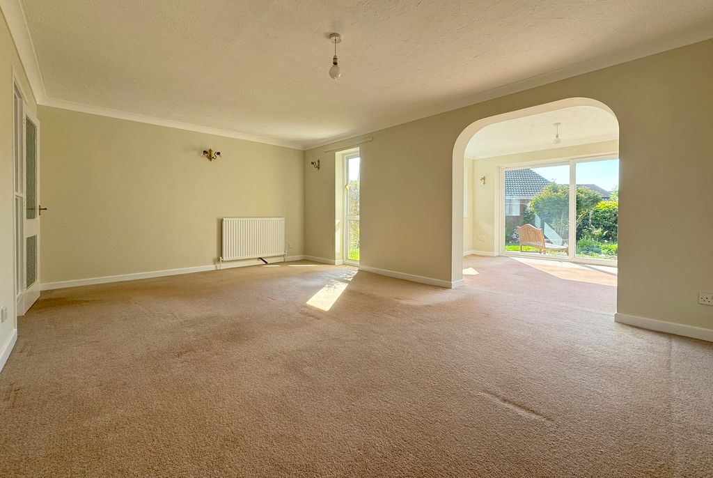Property photo 2 of 12 5Og Sitting Room