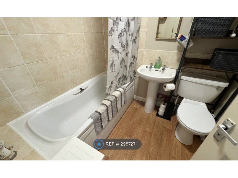 Property photo 2 of 8 Bathroom